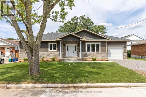 17 Glenbarr Road W, St. Catharines (461 - Glendale/Glenridge), ON - Outdoor With Facade