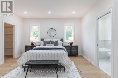 17 Glenbarr Road W, St. Catharines (461 - Glendale/Glenridge), ON - Indoor Photo Showing Bedroom