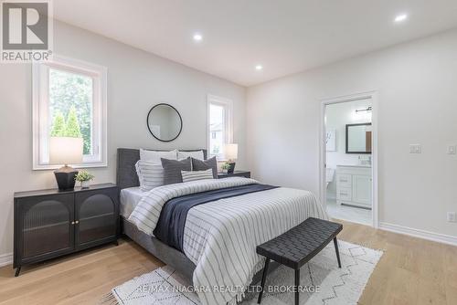 17 Glenbarr Road W, St. Catharines (461 - Glendale/Glenridge), ON - Indoor Photo Showing Bedroom