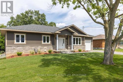 17 Glenbarr Road W, St. Catharines (461 - Glendale/Glenridge), ON - Outdoor With Facade