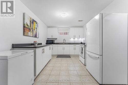 4501 Frances Crescent, Lincoln (982 - Beamsville), ON - Indoor Photo Showing Kitchen