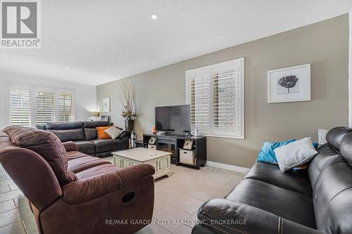 4501 Frances Crescent, Lincoln (982 - Beamsville), ON - Indoor Photo Showing Living Room