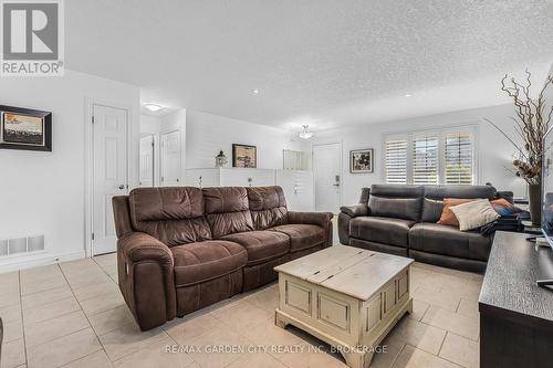 4501 Frances Crescent, Lincoln (982 - Beamsville), ON - Indoor Photo Showing Living Room