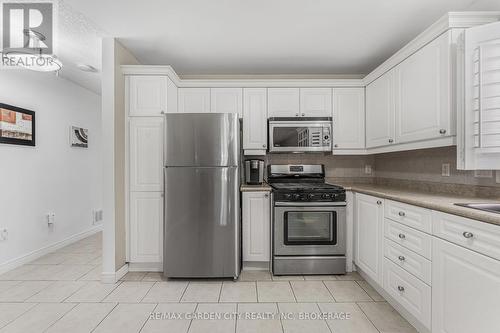 4501 Frances Crescent, Lincoln (982 - Beamsville), ON - Indoor Photo Showing Kitchen