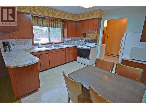 2245 Bealby Road, Nelson, BC - Indoor Photo Showing Kitchen With Double Sink