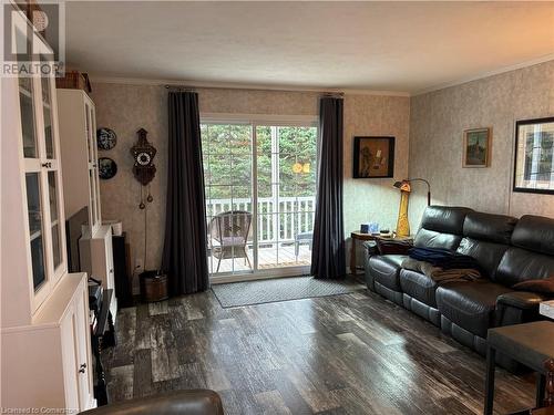 1085 10Th Concession Road, Flamborough, ON - Indoor Photo Showing Living Room