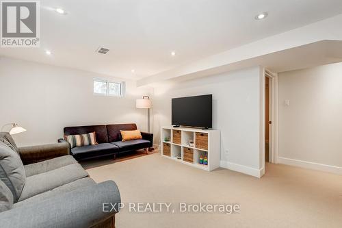 528 Penhill Avenue, Ottawa, ON - Indoor Photo Showing Living Room