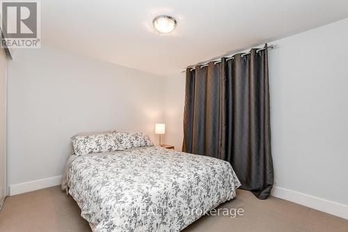 528 Penhill Avenue, Ottawa, ON - Indoor Photo Showing Bedroom