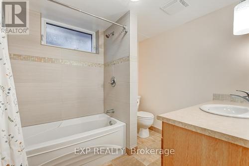 528 Penhill Avenue, Ottawa, ON - Indoor Photo Showing Bathroom