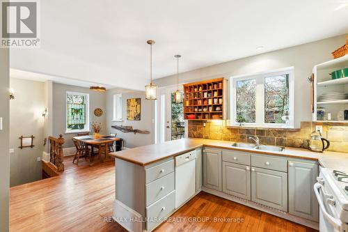 28 Queen Mary Street, Ottawa, ON - Indoor Photo Showing Kitchen With Double Sink