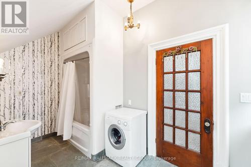 28 Queen Mary Street, Ottawa, ON - Indoor Photo Showing Laundry Room