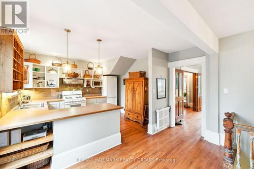 28 Queen Mary Street, Ottawa, ON - Indoor Photo Showing Kitchen With Double Sink