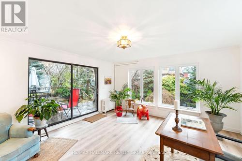 28 Queen Mary Street, Ottawa, ON - Indoor Photo Showing Living Room