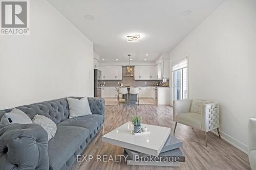 603 Noriker Court, Ottawa, ON - Indoor Photo Showing Living Room