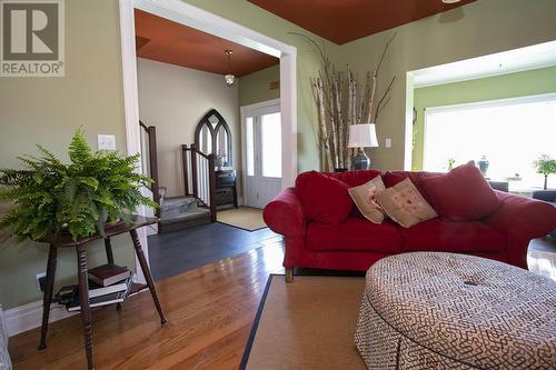 58 Wemyss St, Sault Ste. Marie, ON - Indoor Photo Showing Living Room