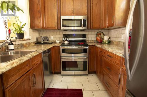 58 Wemyss St, Sault Ste. Marie, ON - Indoor Photo Showing Kitchen With Double Sink