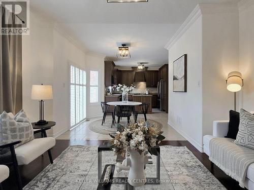 91 Pondmede Crescent, Whitchurch-Stouffville, ON - Indoor Photo Showing Living Room