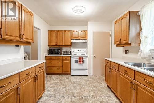 18 Calverley Street, Orillia, ON - Indoor Photo Showing Kitchen