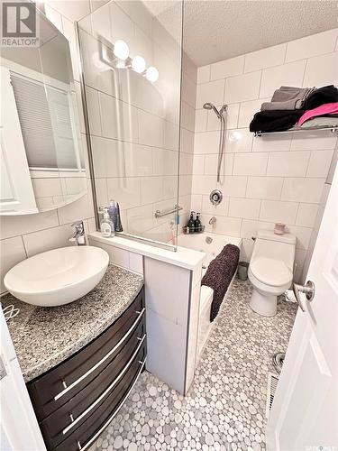 602 Brimacombe Drive, Weyburn, SK - Indoor Photo Showing Bathroom