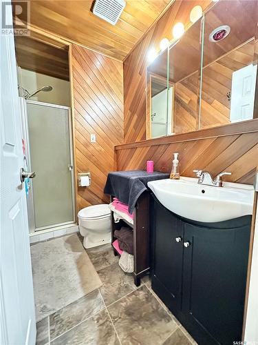 602 Brimacombe Drive, Weyburn, SK - Indoor Photo Showing Bathroom