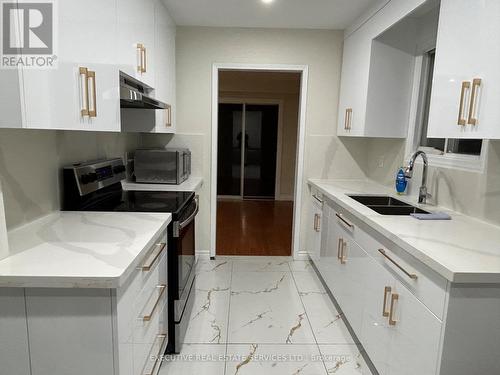 90 Primrose Crescent, Brampton, ON - Indoor Photo Showing Kitchen With Double Sink