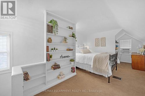 226 Balsam Avenue S, Hamilton, ON - Indoor Photo Showing Bedroom