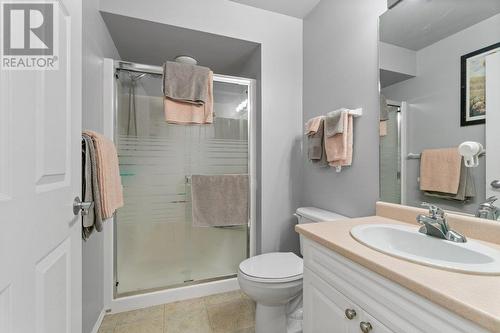 250 Dougall Road N Unit# 309, Kelowna, BC - Indoor Photo Showing Bathroom