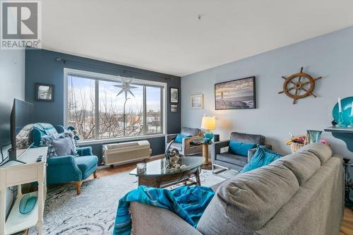 250 Dougall Road N Unit# 309, Kelowna, BC - Indoor Photo Showing Living Room