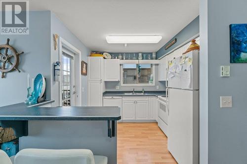 250 Dougall Road N Unit# 309, Kelowna, BC - Indoor Photo Showing Kitchen