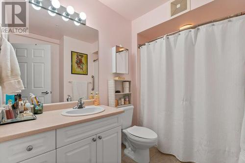 250 Dougall Road N Unit# 309, Kelowna, BC - Indoor Photo Showing Bathroom