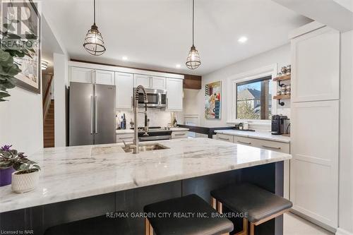 3 Glenbarr Road, St. Catharines (461 - Glendale/Glenridge), ON - Indoor Photo Showing Kitchen With Upgraded Kitchen