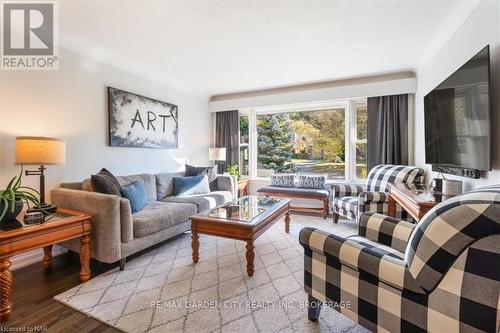 3 Glenbarr Road, St. Catharines (461 - Glendale/Glenridge), ON - Indoor Photo Showing Living Room