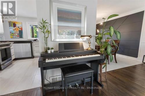 3 Glenbarr Road, St. Catharines (461 - Glendale/Glenridge), ON - Indoor Photo Showing Kitchen