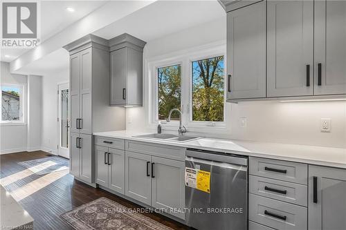 25 Haight Street, St. Catharines (455 - Secord Woods), ON - Indoor Photo Showing Kitchen