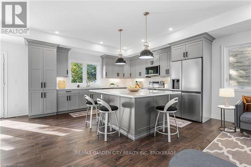 25 Haight Street, St. Catharines (455 - Secord Woods), ON - Indoor Photo Showing Kitchen With Upgraded Kitchen