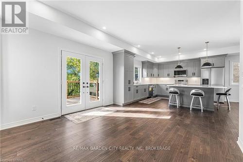 25 Haight Street, St. Catharines (455 - Secord Woods), ON - Indoor Photo Showing Kitchen