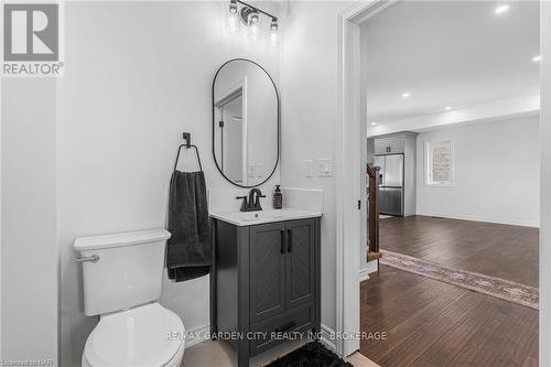 25 Haight Street, St. Catharines (455 - Secord Woods), ON - Indoor Photo Showing Bathroom