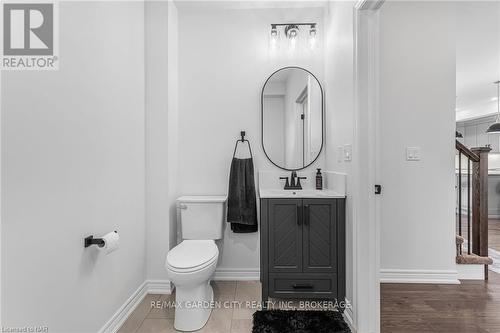 25 Haight Street, St. Catharines (455 - Secord Woods), ON - Indoor Photo Showing Bathroom