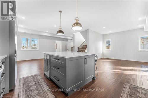 25 Haight Street, St. Catharines (455 - Secord Woods), ON - Indoor Photo Showing Kitchen