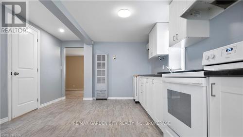 150 Iva Street, Welland, ON - Indoor Photo Showing Kitchen