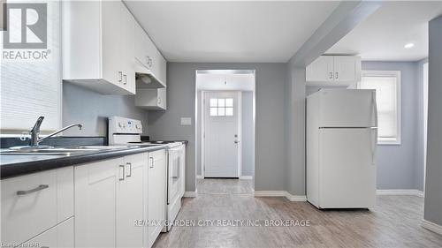 150 Iva Street, Welland, ON - Indoor Photo Showing Kitchen