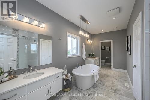 2421 Humberside Common, London, ON - Indoor Photo Showing Bathroom