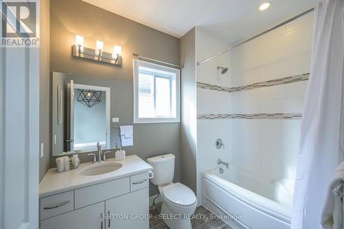 2421 Humberside Common, London, ON - Indoor Photo Showing Bathroom