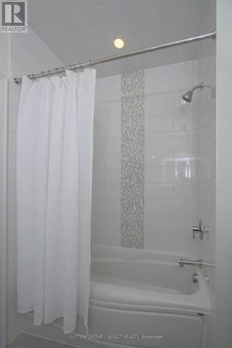 2421 Humberside Common, London, ON - Indoor Photo Showing Bathroom