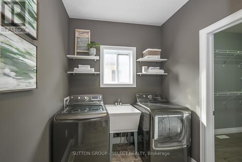 2421 Humberside Common, London, ON - Indoor Photo Showing Laundry Room