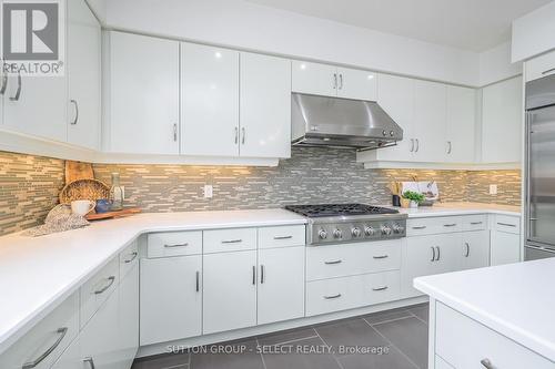 2421 Humberside Common, London, ON - Indoor Photo Showing Kitchen With Upgraded Kitchen