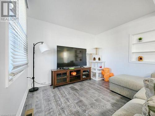 43 St George Street, St. Catharines, ON - Indoor Photo Showing Living Room