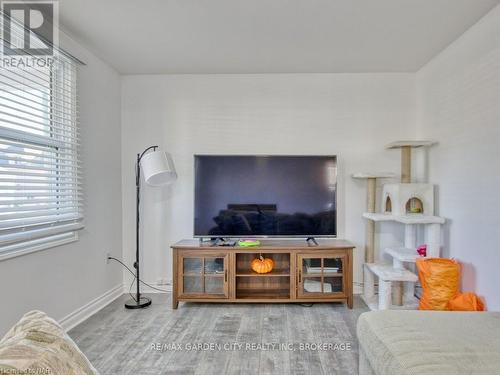 43 St George Street, St. Catharines, ON - Indoor Photo Showing Bedroom