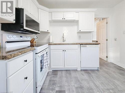 43 St George Street, St. Catharines, ON - Indoor Photo Showing Kitchen