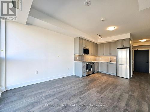 620 - 2343 Khalsa Gate N, Oakville, ON - Indoor Photo Showing Kitchen